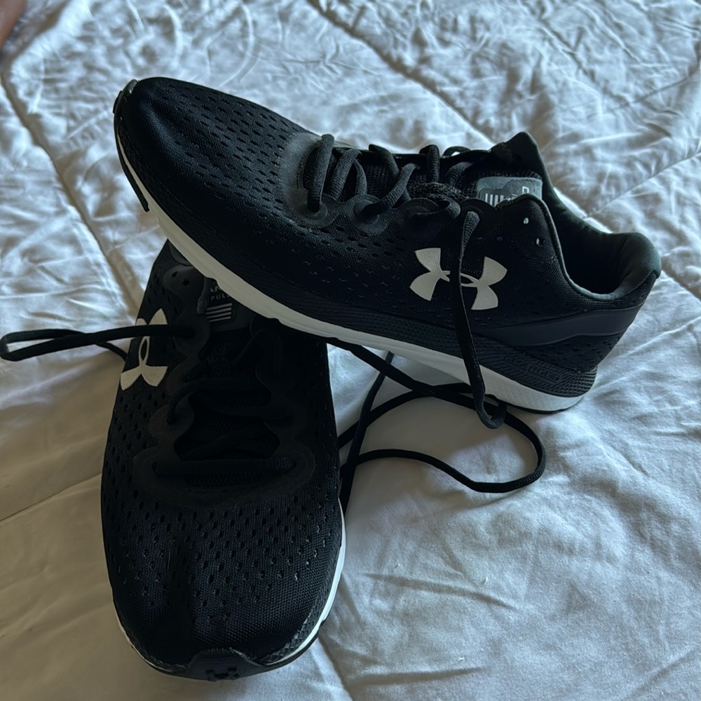 NEW under armour  tennis shoes size 9.5